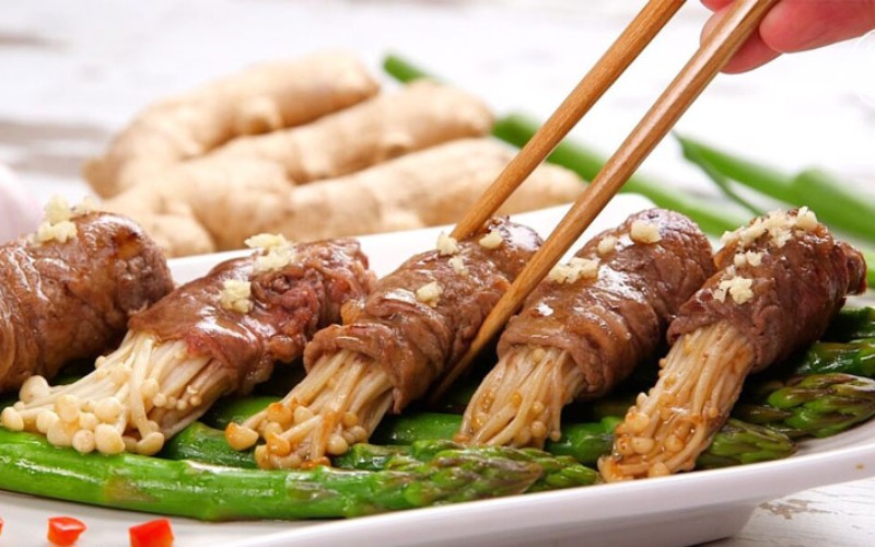 Bò Cuộn Nấm Nướng Giấy Bạc