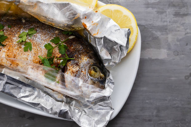 Chất lượng "food-grade" và bề mặt hoàn hảo là yếu tố then chốt của một cuộn giấy bạc an toàn.
