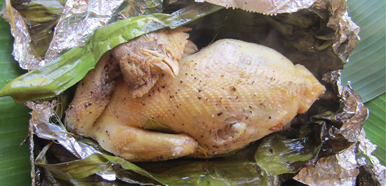 Chuẩn bị nguyên liệu cho món gà ta hấp muối giấy bạc