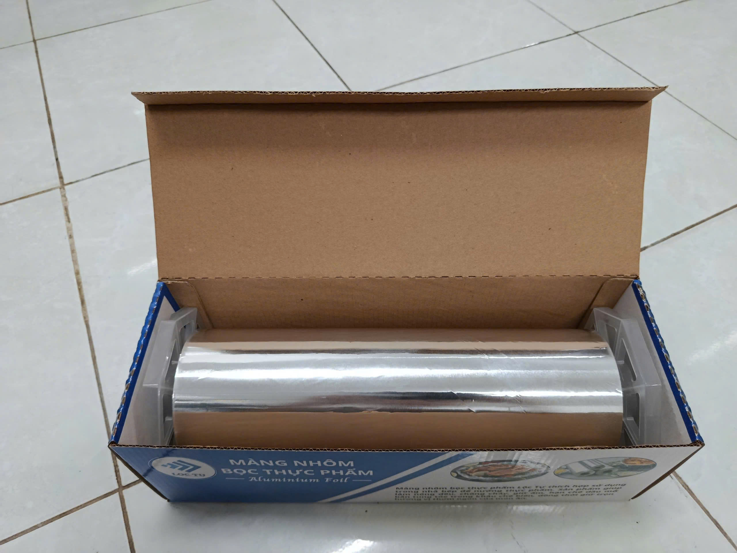 Hình ảnh minh họa hậu quả của việc mua giấy thiếc sao cho đúng mà chọn phải loại mỏng, kém chất lượng.
