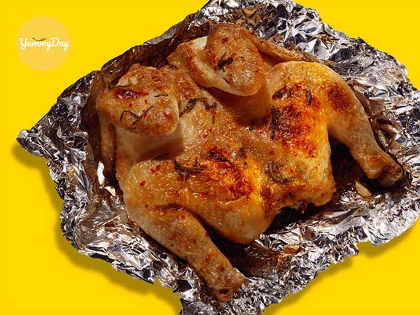 Hiểu rõ gia vị – Chìa khóa để sáng tạo vô vàn cách ướp gà nướng giấy bạc.